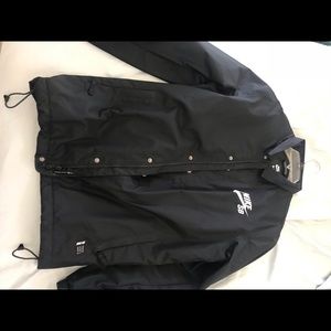 Nike SB Windbreaker in black